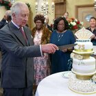Carlo, il re festeggia il compleanno con la famiglia e i sudditi: ma Harry dov'è?
