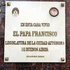 Papa Francesco, pacco sospetto davanti alla casa di Buenos Aires: scatta l'allarme bomba