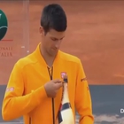 Djokovic si ferisce con il tappo di champagne: "Per fortuna nel tennis non serve il naso"