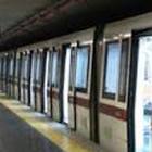 Roma, metro A: passeggeri salvano ragazza da suicidio