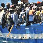 • Anche ieri un altro naufragio: 7 migranti morti, salvati in 500 