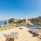 Christian De Sica, venduta la villa da sogno a Capri: giardino, Spa privata e terrazze panoramiche. Il prezzo da capogiro
