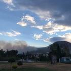 Un altro incendio sul Vesuvio. Il vicesindaco: "Fiamme a ridosso delle case, abitazioni fatte evacuare"
