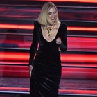 Chiara Ferragni e l'abito della finale di Sanremo, il significato dietro l'armatura dorata: «Non solo apparati riproduttivi»