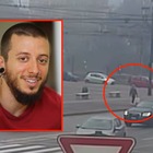 Il video dell'omicidio a Torino: «Said Mechaquat in fuga con una busta in mano»