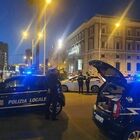 Baby gang prende a calci e pugni una 13enne in centro a Bari: «L'hanno trascinata per i capelli e ha perso un dente»