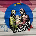 Gesù bambino coccolato da due Madonne, l'opera di Laika sulle serrande di Pro Vita