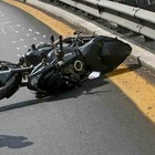 Brindisi, perde il controllo della moto e finisce contro un lampione: Davide muore a 22 anni