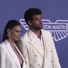 Matteo Berrettini e Melissa Satta mano nella mano sul red carpet del Festival di Cannes: il look total white