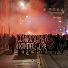 Torino, tensione al corteo degli anarchici in piazza Savoia  