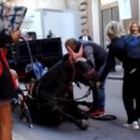 Roma, cavallo cade in via Condotti: «Le botticelle vanno abolite»