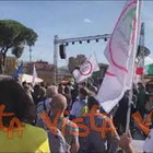 “Libertà! Libertà!”, il coro dei manifestanti sovranisti e "no mask" a Piazza S. Giovanni