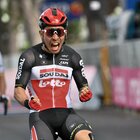 Giro d'Italia: a Cattolica vince Ewan, Landa finisce contro uno spartitraffico