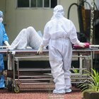 Virus Nipah, allarme in India: morte 2 persone, mascherine e scuole chiuse. Sintomi e vaccino, cosa sappiamo