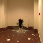 Ostia, ladri sfondano un muro e provano a entrare nell'ufficio tecnico: ma era solo un magazzino