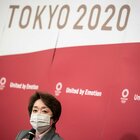 Tokyo 2020, primo contagio Covid alla staffetta della torcia olimpica: positivo un poliziotto