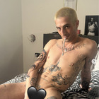 Damiano dei Maneskin nudo su Instagram (con uno spinello): e Lazza commenta così