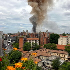 Esplosione e incendio in centro a Milano (Fotogramma)