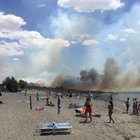 Incendio a Capalbio, evacuata l'Ultima spiaggia: Aurelia interrotta