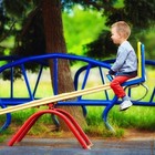 Aree gioco nei parchi e centri estivi per i bambini: fino a 6 anni niente mascherina