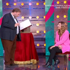 Stefano Fresi, la "promessa di nozze" in diretta tv: «Mi impegno senza revoca». Francesca Fialdini reagisce così VIDEO