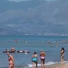 immagine Baia Domizia, bandiera blu: esordio pieno di turisti