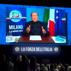 Berlusconi, il video dall'ospedale alla convention Forza Italia: «Non mi sono mai fermato»