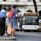 Sciopero, domani bus e treni a rischio: orari città per città. Toninelli: «Rinviate». No sindacati