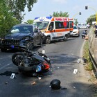 Roma, frontale con un Suv Maserati sulla via Ostiense: motociclista 62enne in fin di vita