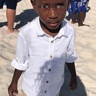 Usa, si dimentica del nipotino di 3 anni e lo lascia in auto per ore sotto il sole: il piccolo muore