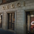 Furto da Gucci, rubano borsa da 29mila euro: «Ci serviva al mare»