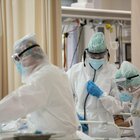 Medici No vax in ospedale, il sindacato dei sanitari: «Non metterli nei reparti con pazienti fragili»