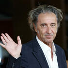 Cannes al via: Paolo Sorrentino è l'unico regista italiano in lizza per la Palma d'oro. Tante star sul red carpet