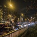 Parigi va in lockdown, code di auto sino a 700 km per rientrare o partire
