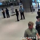 Anziano messo ko all'aeroporto da un dipendente: chiesto risarcimento da un milione di dollari
