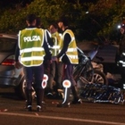 Incidente sul cavalcavia: morti madre e figlio nello scontro tra due auto e uno scooter