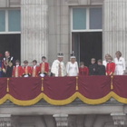 Carlo III: la famiglia reale si affaccia dal balcone dopo l'incoronazione