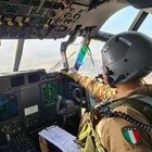 Kuwait, i nostri piloti con i bimbi afghani: «Noi ripagati da quegli sguardi»