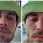Justin Bieber in lacrime dopo l'esibizione al Coachella. Fan in allarme: «Cosa ti sta succendendo? Stai Bene?»