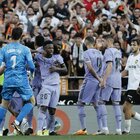 Real Madrid ko a Valencia, insulti razzisti a Vinicius. La rabbia di Ancelotti: «Gli hanno urlato 'scimmia'»