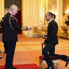 Sir Lewis Hamilton, il principe Carlo lo nomina cavaliere
