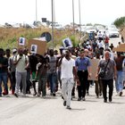 Migrante ucciso, rabbia e protesta a San Ferdinando: «Giustizia per Soumaila»