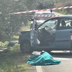 Chieti, con l'auto contro un albero: morti due anziani coniugi (foto Nicola Schiazza)