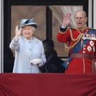 La regina Elisabetta e il principe Filippo non vanno al battesimo: ecco perché