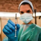Vaccino antinfluenzale, dai bambini agli anziani: a chi è consigliato