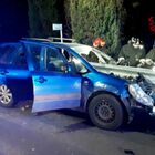 Incidente a Montespertoli: il guard rail si conficca nell'auto, illesi i 4 giovani a bordo