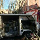 Roma, furgone distrutto da un incendio: morto l'uomo che viveva all'interno