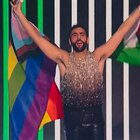 Coppie gay, Marco Mengoni attacca: «Famiglia è chi dà amore». Il messaggio ai pm durante il concerto a Padova