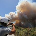Vesuvio, nuovi incendi: chiuse vie d'accesso, turisti e residenti bloccati, case e ristoranti evacuati