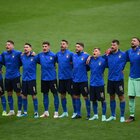 Euro 2020, l'associazione calciatori con l'Italia: «Inginocchiarsi? Basta diffamare gli azzurri, non siamo razzisti»
